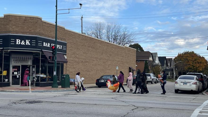 Hundreds of kids, families head to downtown West Allis Saturday morning for annual Halloween Hunt — Delafield Business news